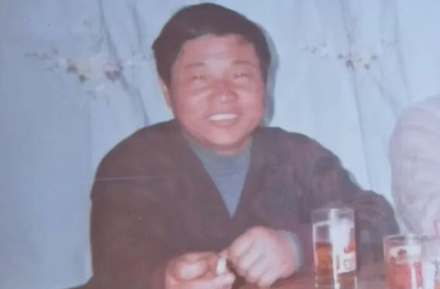 男子立交桥下躺2天被救 寻恩人26年得知对方去世24年