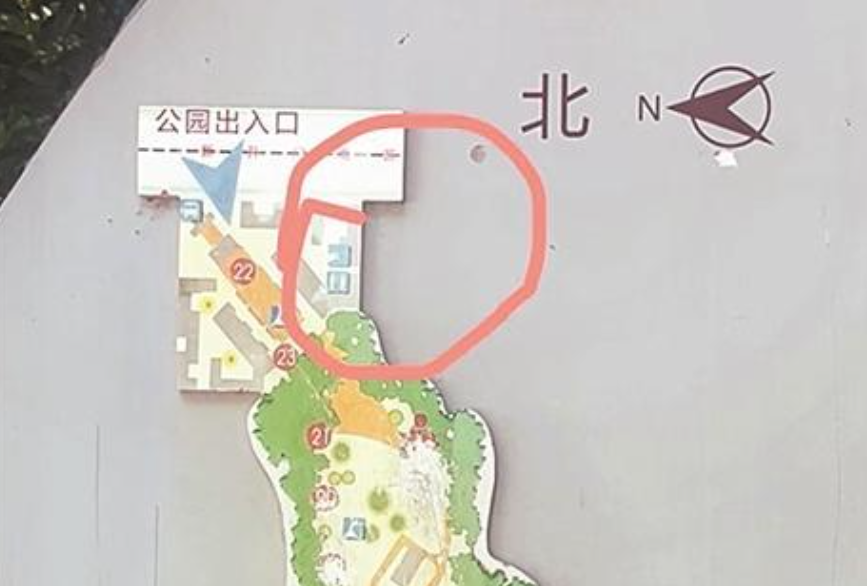 曲江寒窑遗址公园一公厕已关停两年 导览图上仍有标注