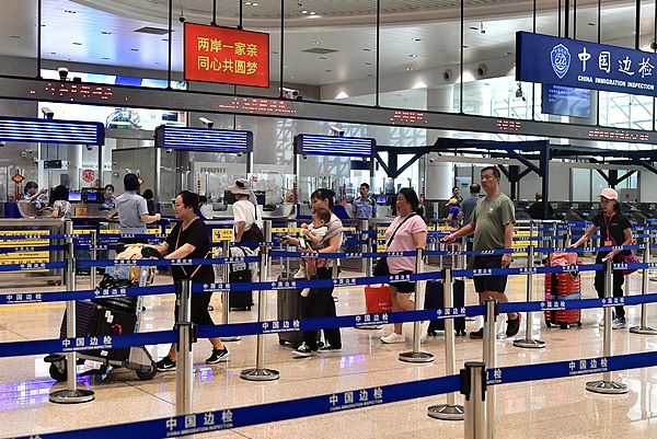 西安口岸暑期出入境人员37.6万人次