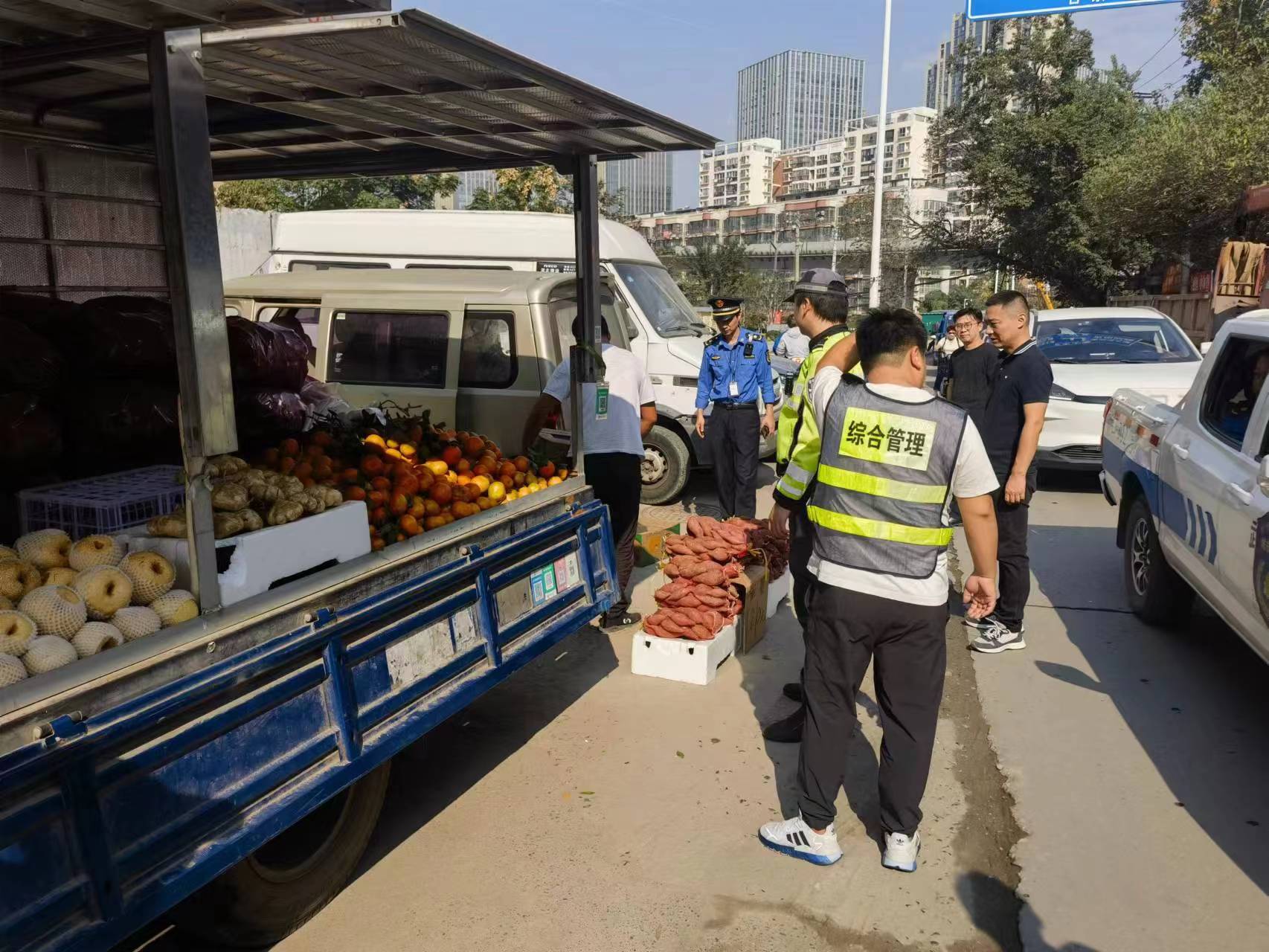 联合整治“以车代店” 高新区营造安全有序畅通道路交通环境
