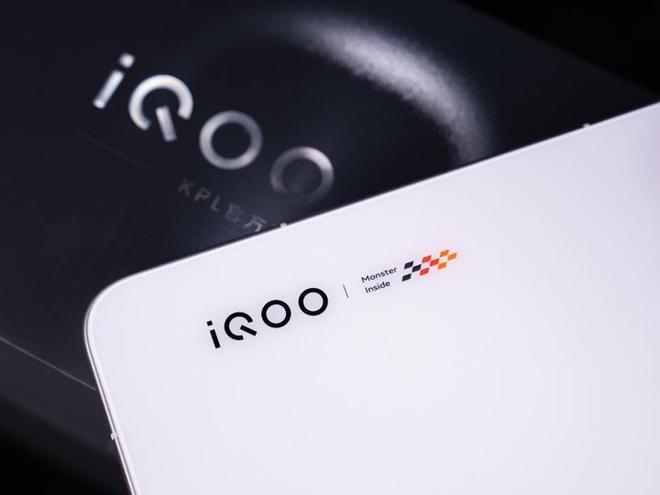 iQOO 16配备8400mAh电池+百瓦快充