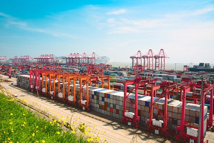 前8月我国货物贸易进出口增长17.6%