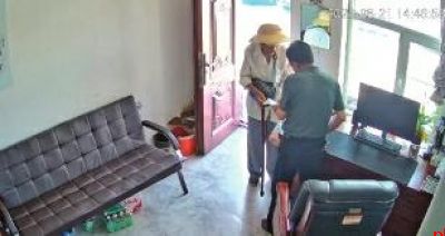 暖心一幕!公交司机小小善举 八旬老人手写感谢信