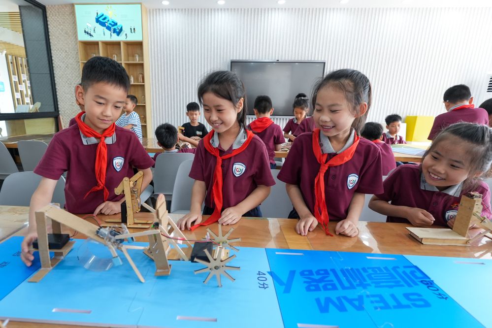 我们的“十五五”丨未来五年讲台上下都在变(图2)
