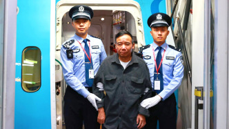 “红通人员”曾能贵被引渡回国