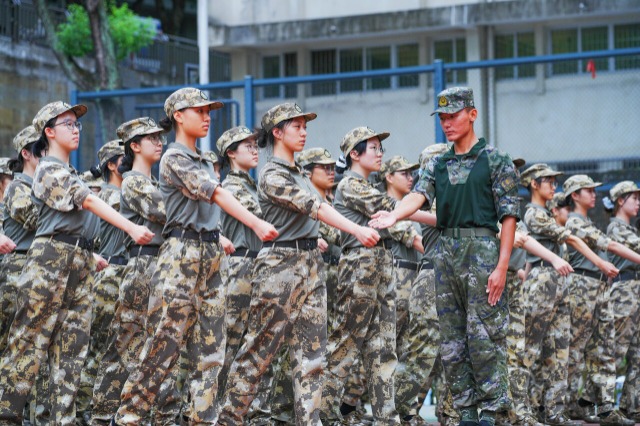 重庆：新生军事训练 厚植爱国情怀