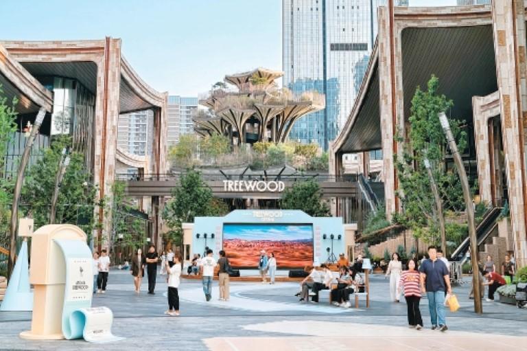 沉浸式感受光影魅力 丝路电影节主题街区亮相西安万象城