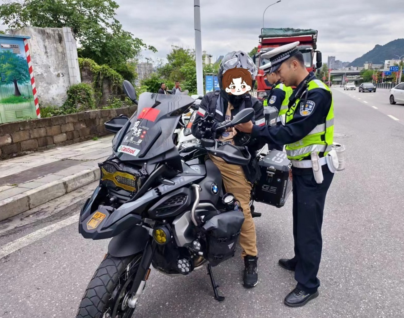 空地一体精准执法 西安集中整治“飙车炸街”等违法行为