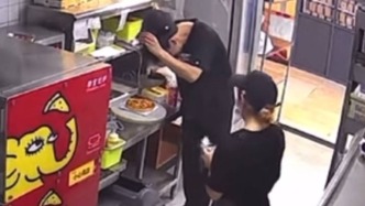 杭州一比萨店被曝员工向食物中“投放”头皮屑 品牌通报