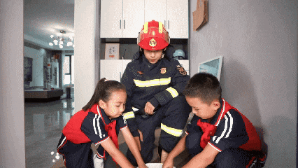 kSaP4pfAbrPAXxYG.gif 777.gif