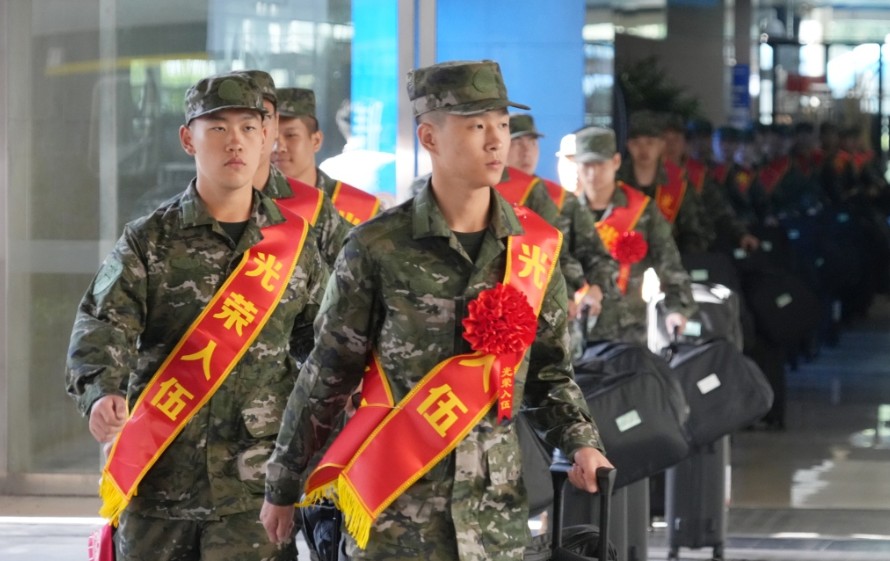 下半年上海新兵起运 2026年所征新兵中大学生占比96.2%