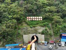 西渝高铁康渝段永安隧道贯通