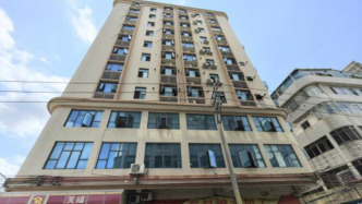 东莞一布料店偷排有毒废气致楼上母子中毒昏迷