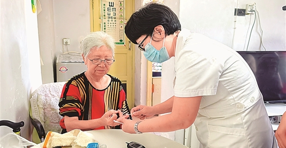 “绵棉石桌话家常” 院落议事解民忧
