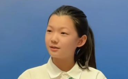 女孩模拟外交发言走红：想成为撒贝宁一样的优秀主持人