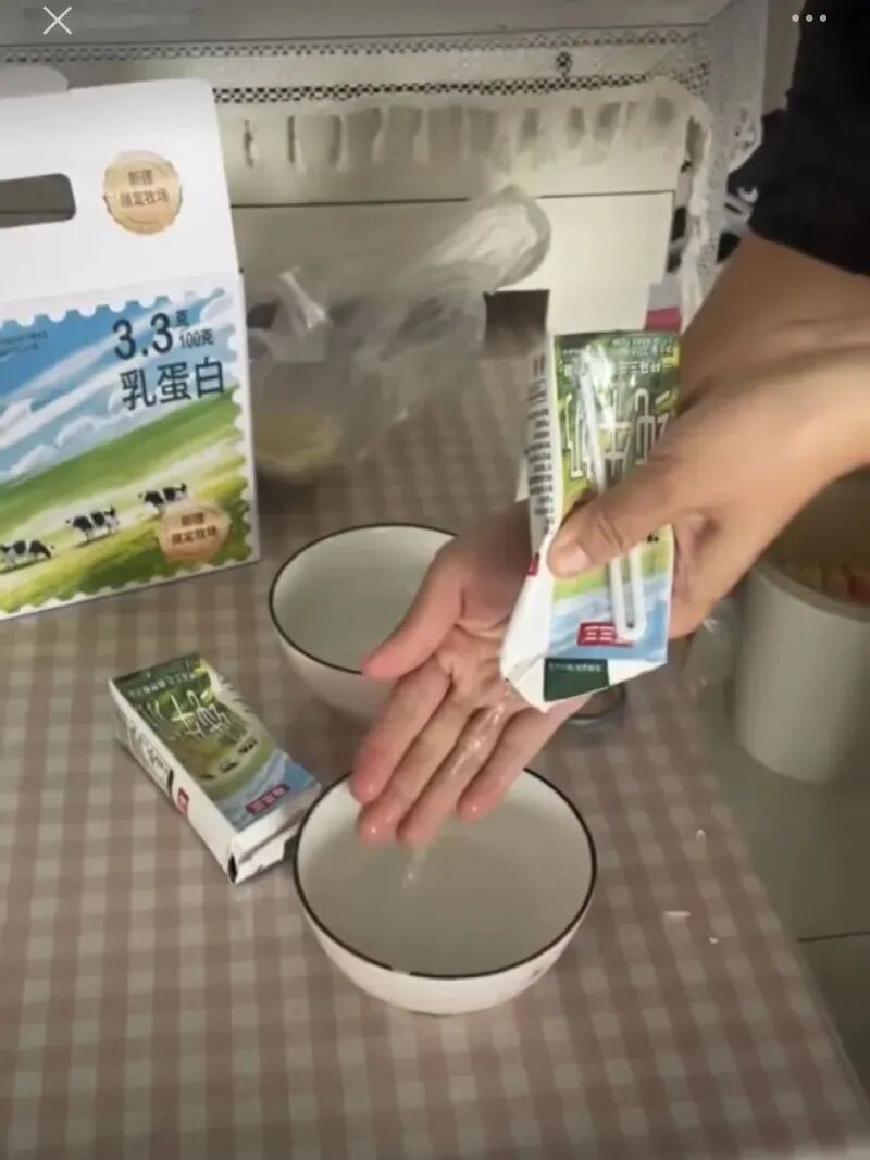 "一盒纯牛奶倒出来的是水"企业道歉 当地通报:已成立调查组