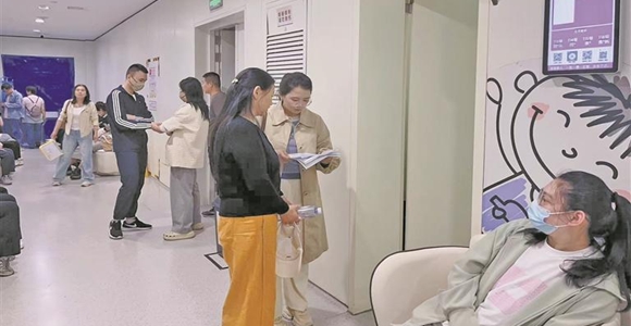 陪诊：从“开盲盒”走向规范化