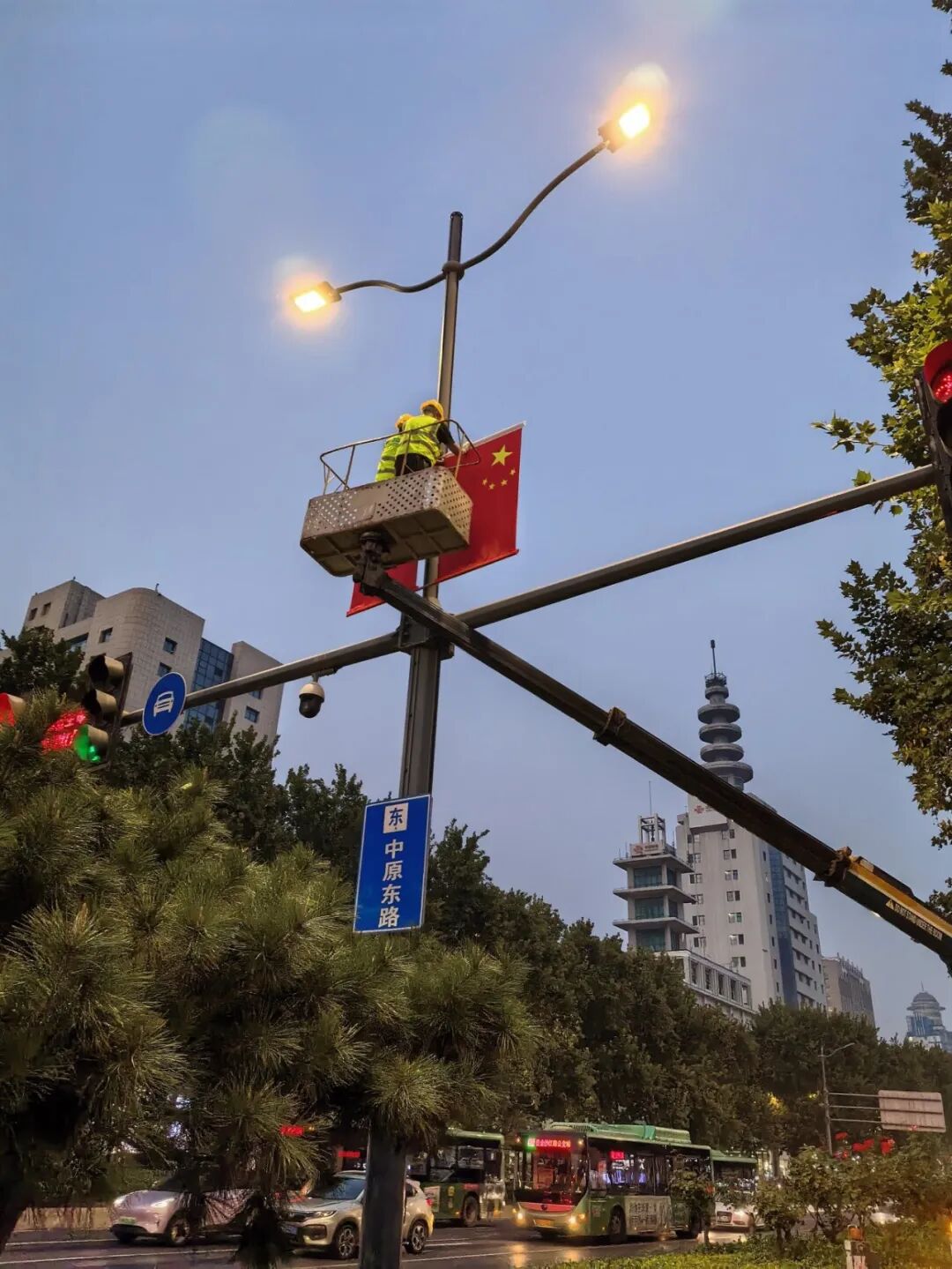 节俭迎国庆：多地布景利用回收物料 一地国旗利旧率达82%