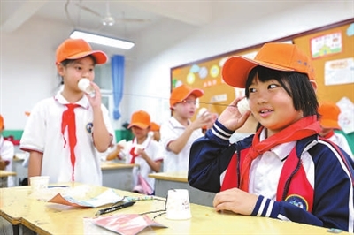 做中学”里探科学