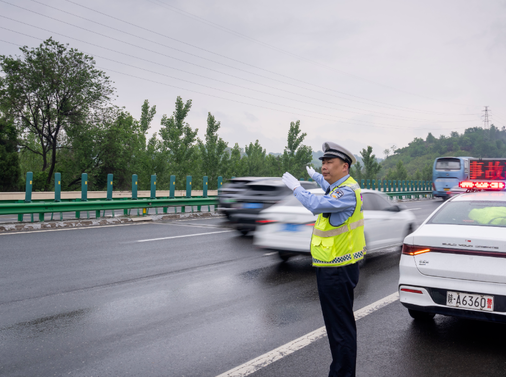 新增临停车位1.8万个、景区周边“P+R”换乘、外地车“首违免罚”   西安公安交警多措施保障国庆假期出行