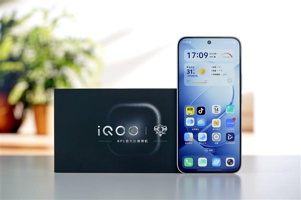 标准版硬刚Pro Max!iQOO16图赏