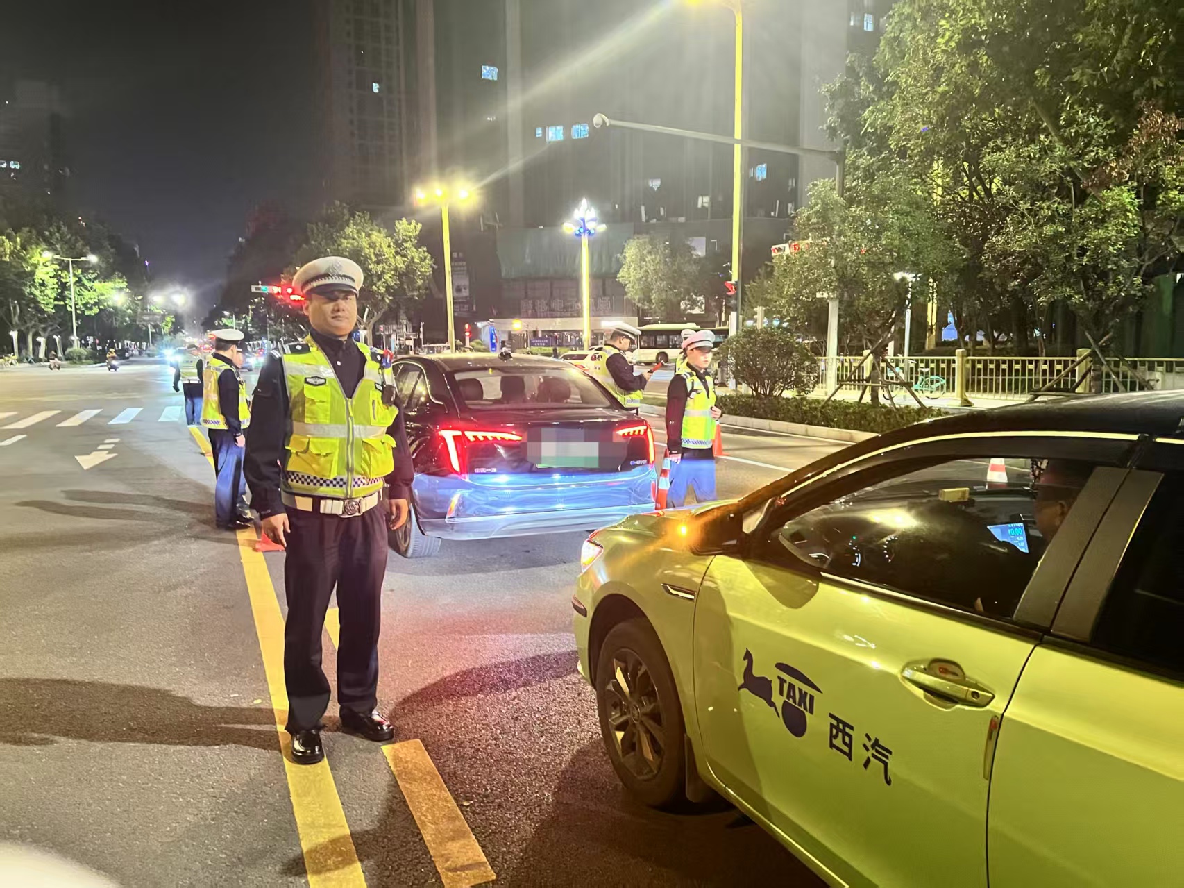 守护平安不放假 西安公安交警国庆假期将严查这些违法乱象