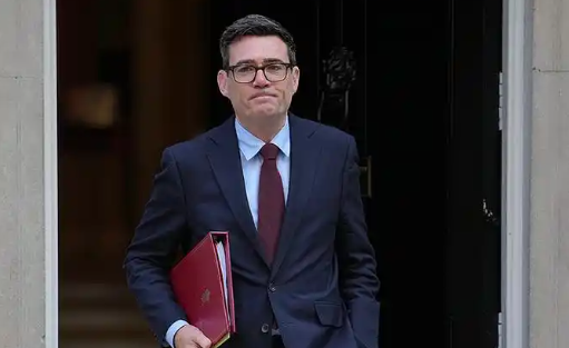 美乌现分歧 英国首相力挺泽连斯基