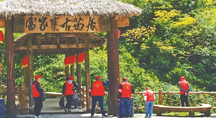 镇巴：用脚步丈量网格 用服务温暖民心