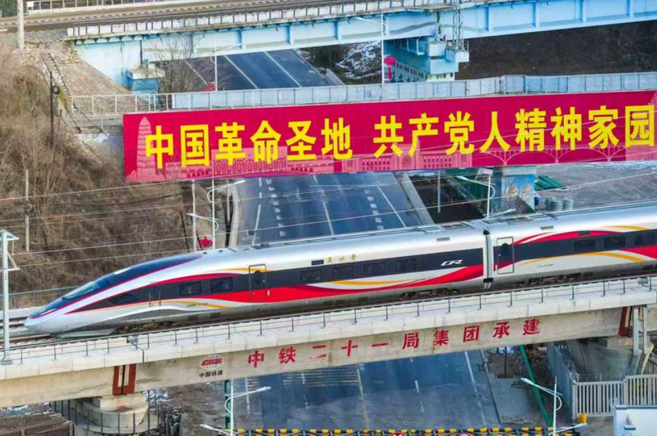 坐着高铁看中国 钢铁织就三秦“米”字通途