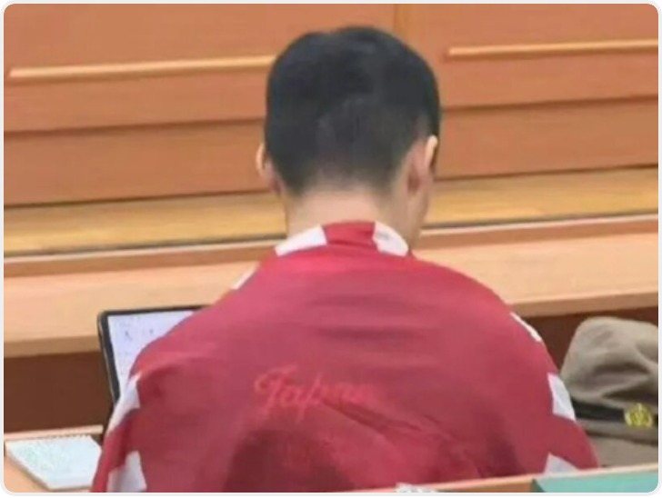 中国留学生当众身披旭日旗 钧正平：为军国主义张目是对人类良知的公然冒犯