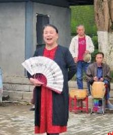 安康退休艺人传唱非遗八岔戏