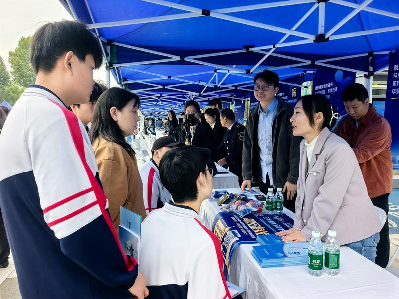 “技筑梦想・职启长安”2026年西安技工院校首场综合类招聘会举办