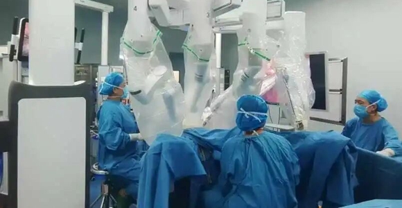 西安医学院第一附属医院机器人微创手术解难题
