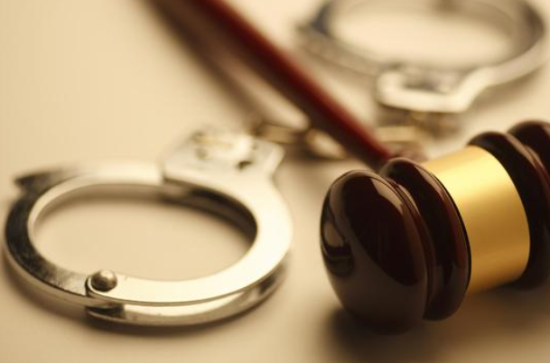 司机等红灯时让9岁孩子下车取餐 开车门时与电动车碰撞致人死亡