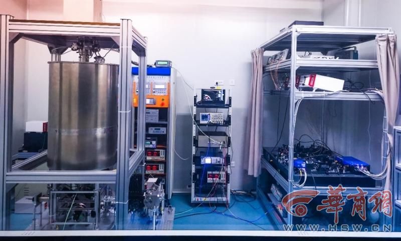铯原子喷泉钟 NTSC-CsF2(图片来源:中国科学院国家授时中心) 铯原子喷泉钟 NTSC-CsF2(图片来源:中国科学院国家授时中心).jpg