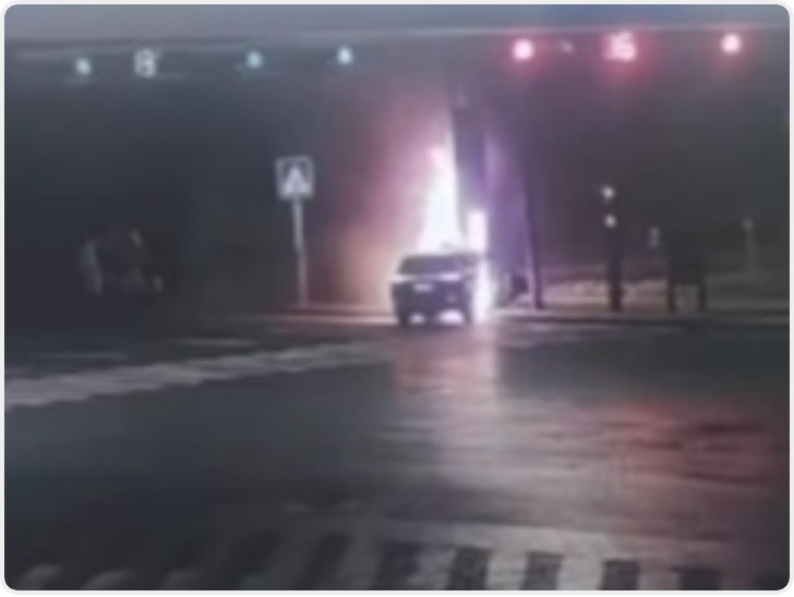 三问“问界汽车在神木碰撞起火事故”：撞击瞬间时速是多少？AEB是否启动？起火是否太快？