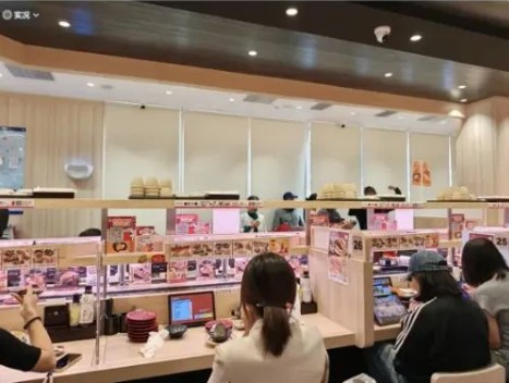 寿司郎一门店被曝有老鼠跑上传送带 门店回应：已全面消杀