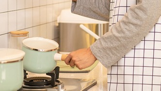 经济日报评年轻人选择“纯过日子”：不是退圈 是回到生活
