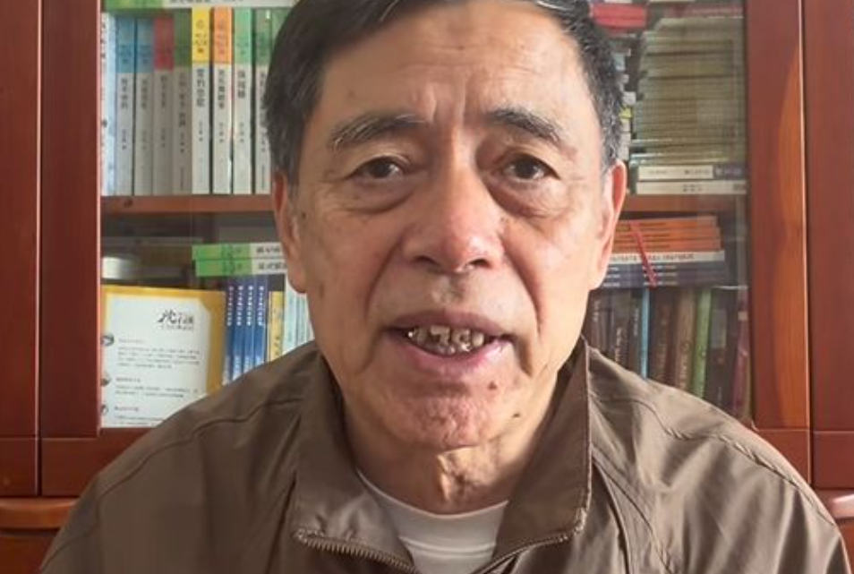 74岁作家凌晨1点还在直播卖书 网友质疑出版社压榨老人