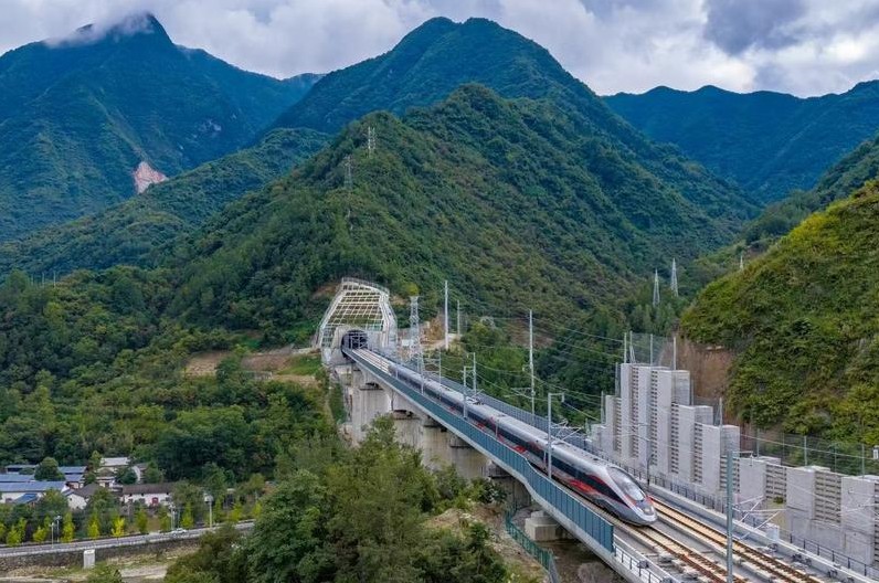 西康高铁开通“满月” 累计运送旅客48.1万人次