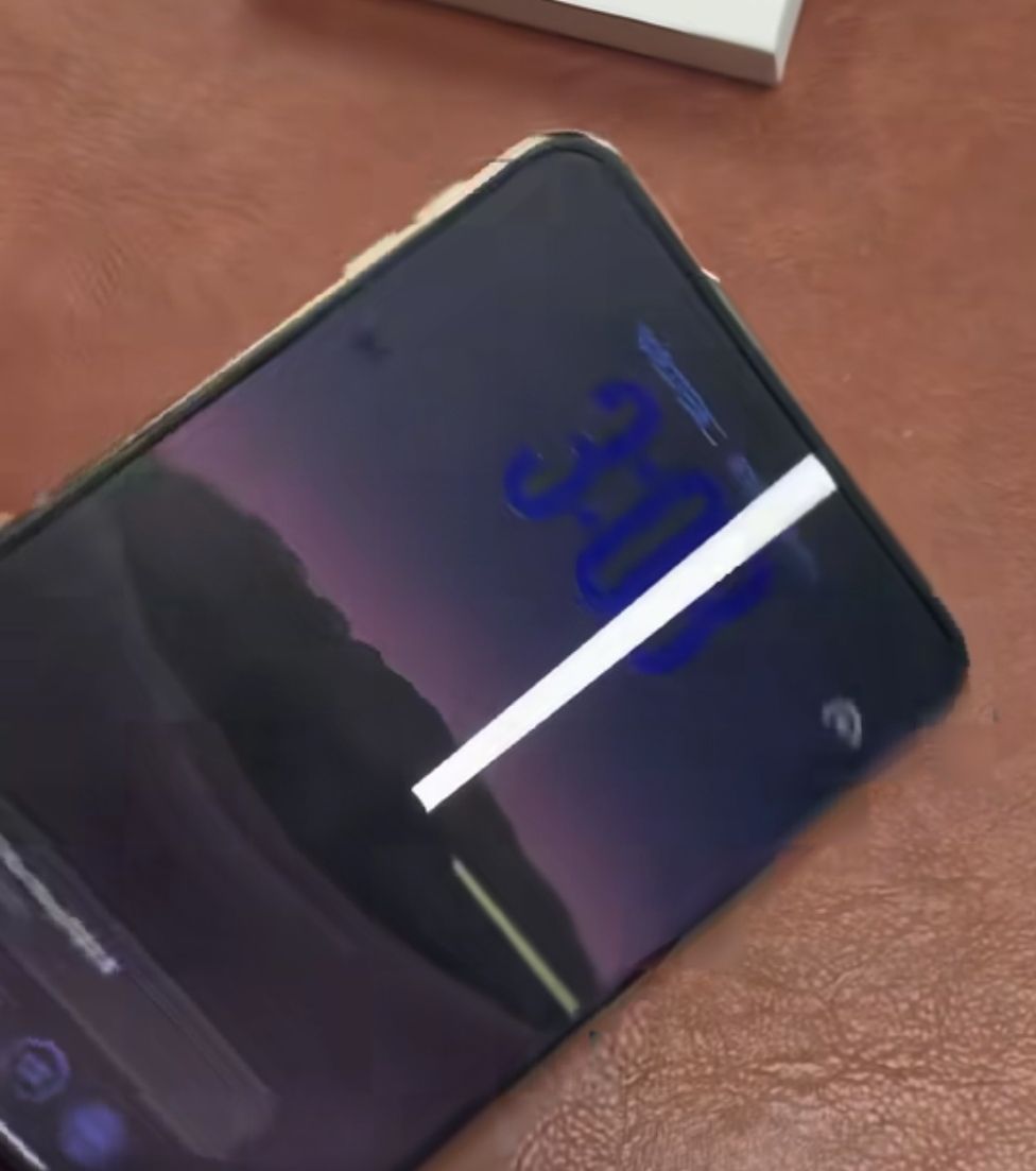 9点半买的苹果折叠屏手机iPhone Duo 10点50就坏了？客服回应