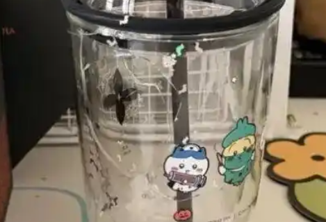 茉莉奶白联名水杯爆裂致用户住院 回应：正在全面跟进