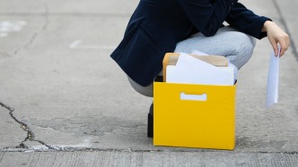单位用恶意调岗降薪等“软裁员” 媒体：是对法律的规避