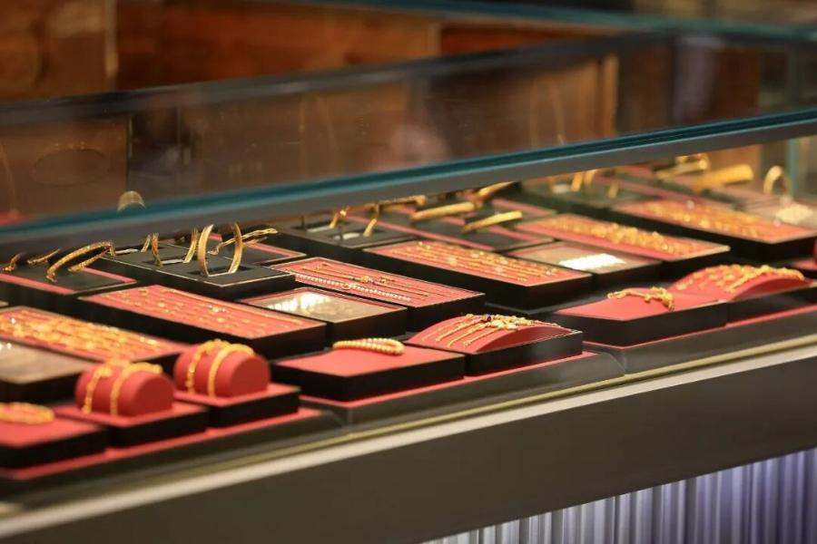 金饰克价年内跌了近550元！大金镯子又香了